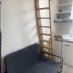 Close Paříž